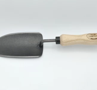 Hand scoops and rakes