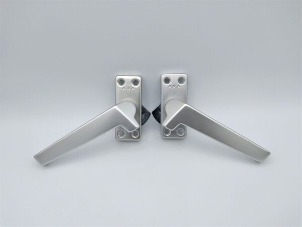 Raamsluitingen kopen in Alkmaar bij Postma en Postma